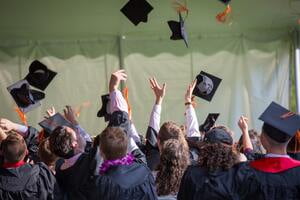 Por que a Graduação é crucial para o Sucesso em 2023?